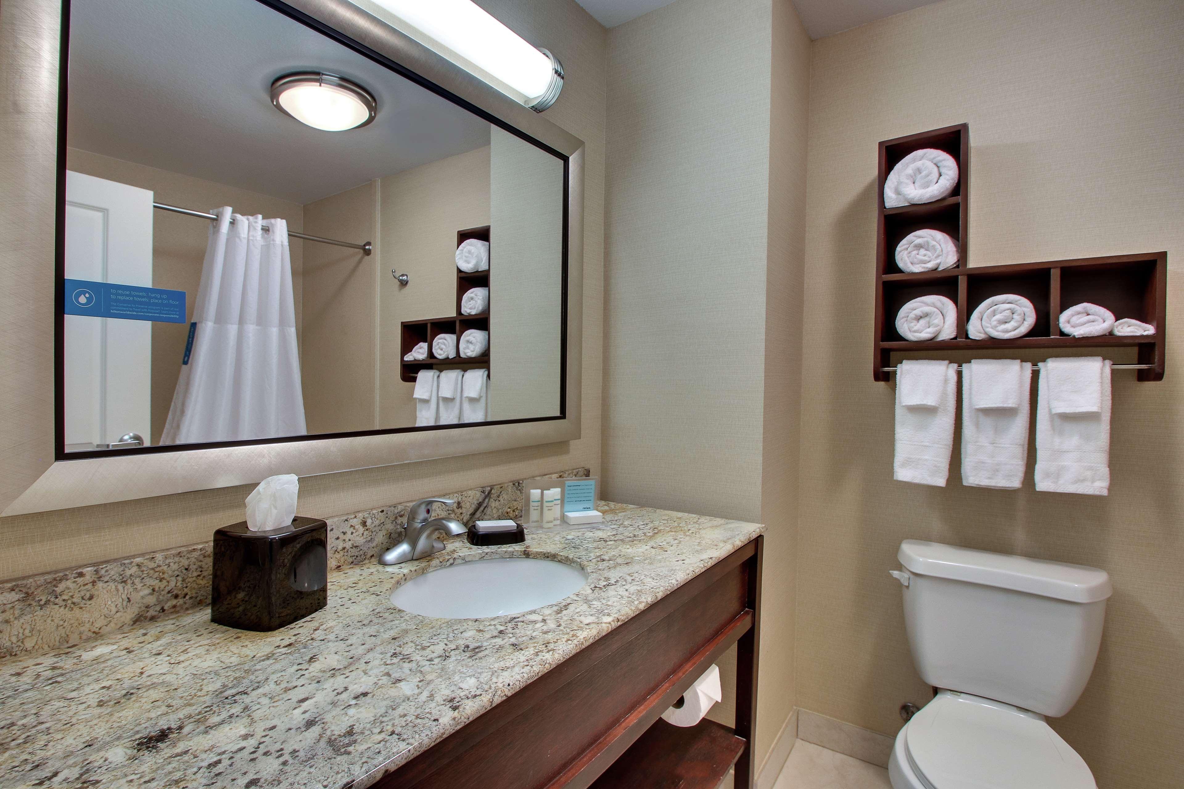 Hampton Inn Vernon Extérieur photo