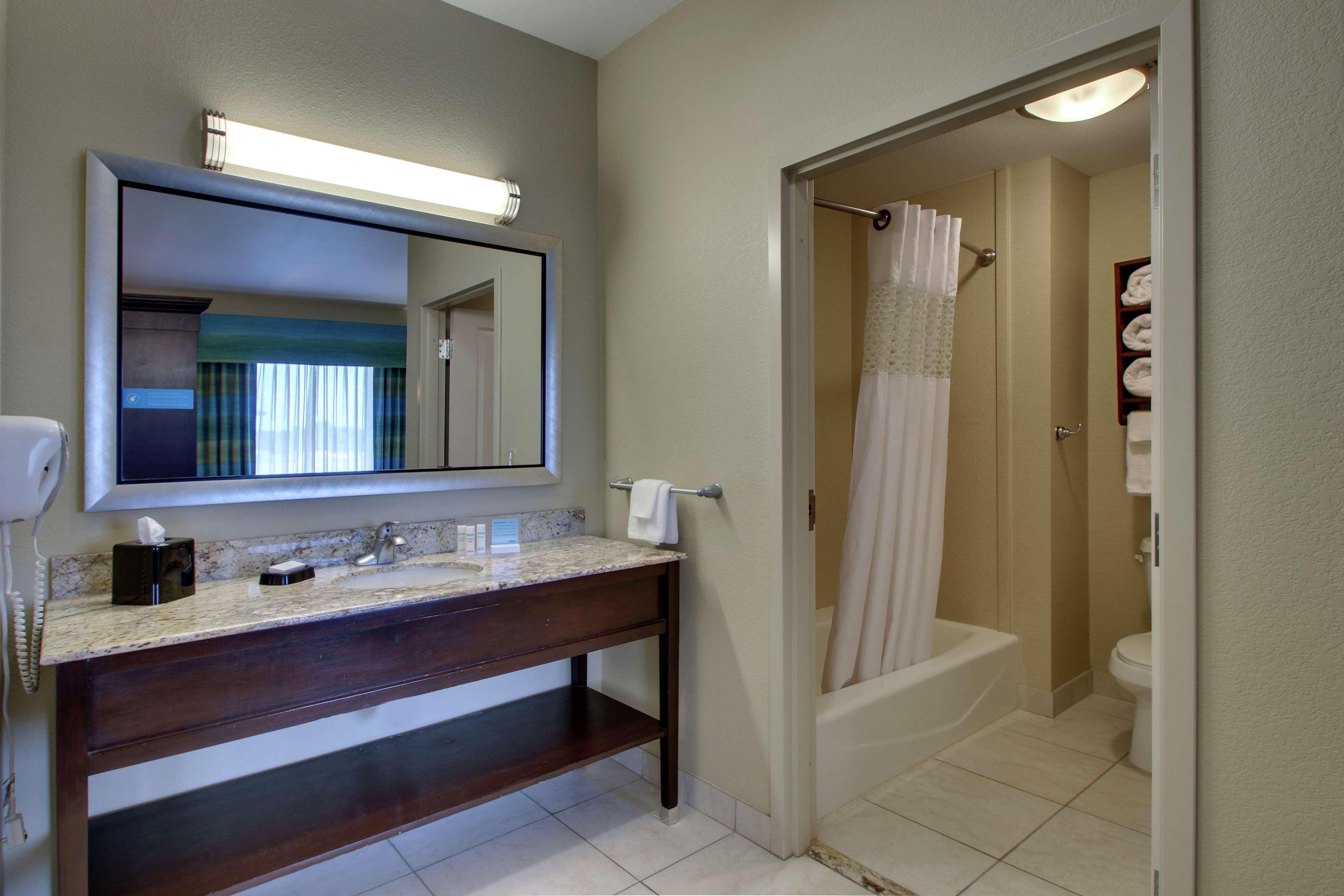 Hampton Inn Vernon Extérieur photo