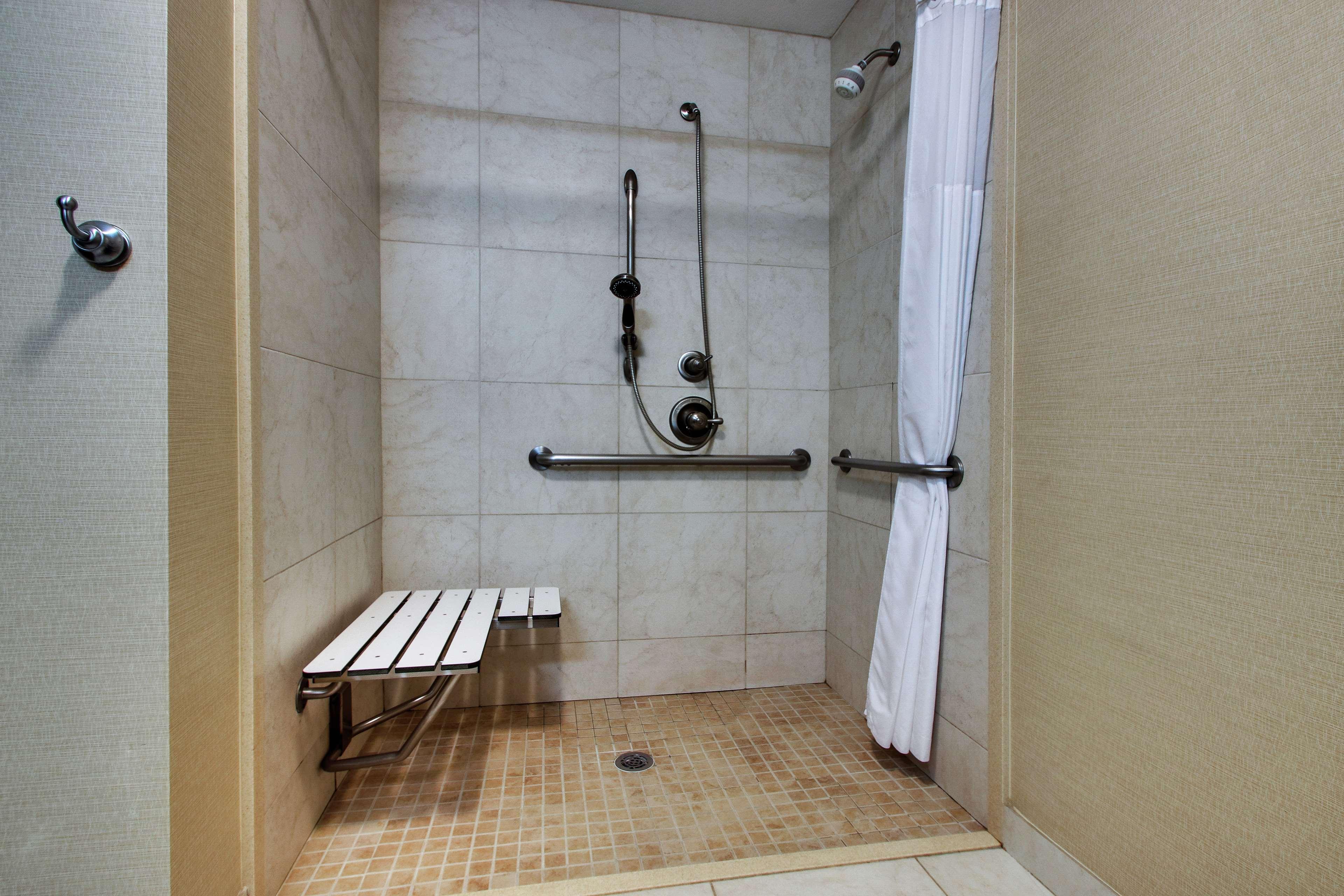 Hampton Inn Vernon Extérieur photo